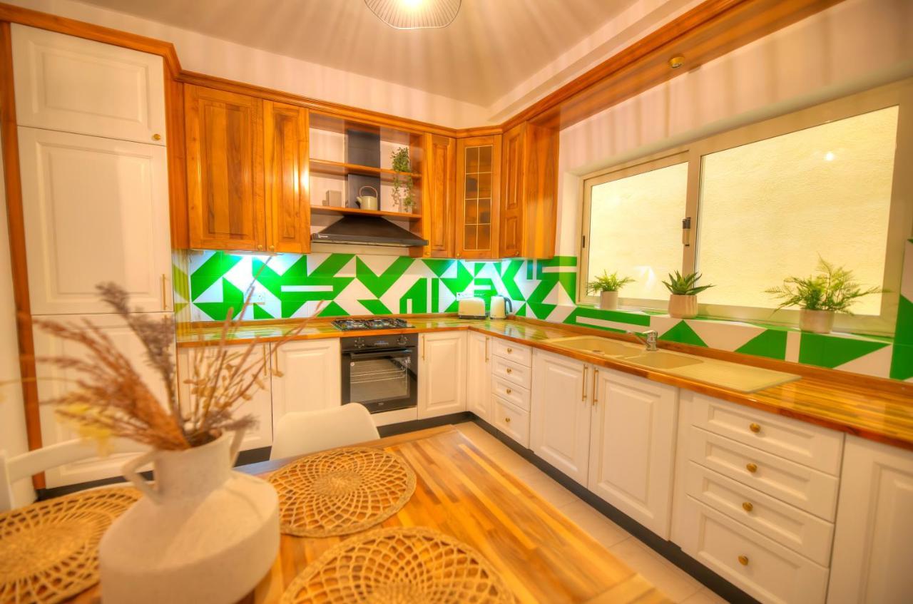Beautifully Furnished Seafront 4 Bedrooms Goslm-4 Слима Экстерьер фото