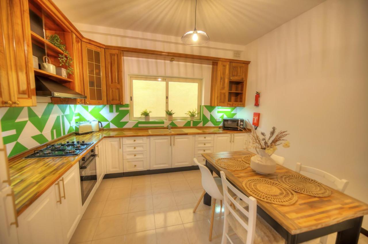 Beautifully Furnished Seafront 4 Bedrooms Goslm-4 Слима Экстерьер фото